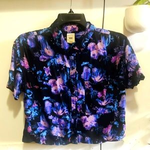 Beautiful Cropped, Button Down Vans Pocket Tee size Large